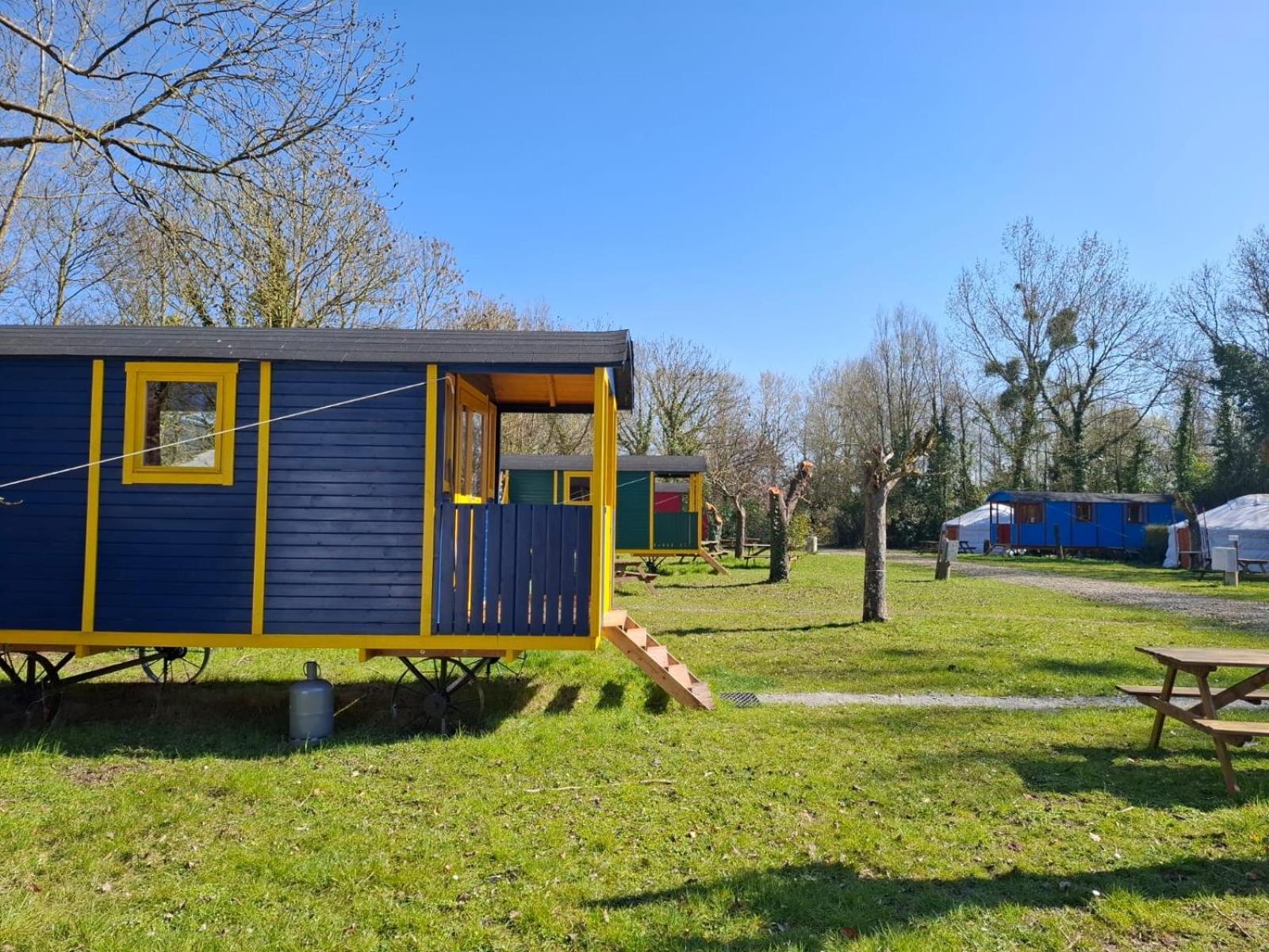 Le Village Insolite Yourte Et Roulotte Saint-Benoît-des-Ondes Zewnętrze zdjęcie